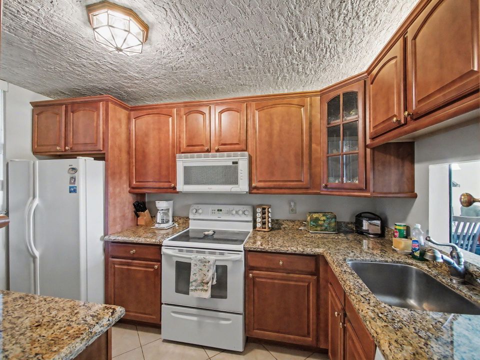 For Rent: $4,000 (2 beds, 2 baths, 1053 Square Feet)