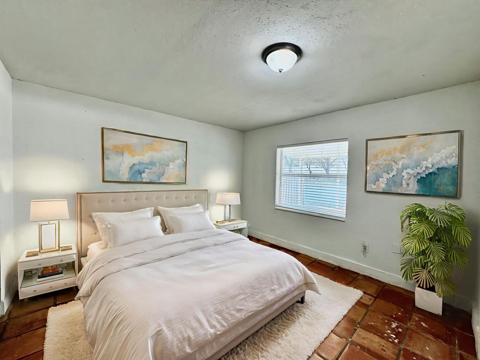 For Sale: $279,000 (2 beds, 2 baths, 960 Square Feet)