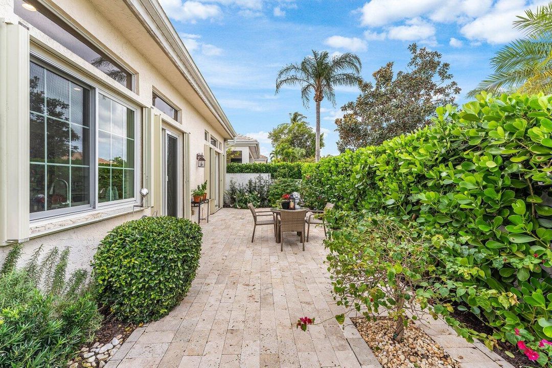 For Sale: $799,000 (2 beds, 2 baths, 1752 Square Feet)