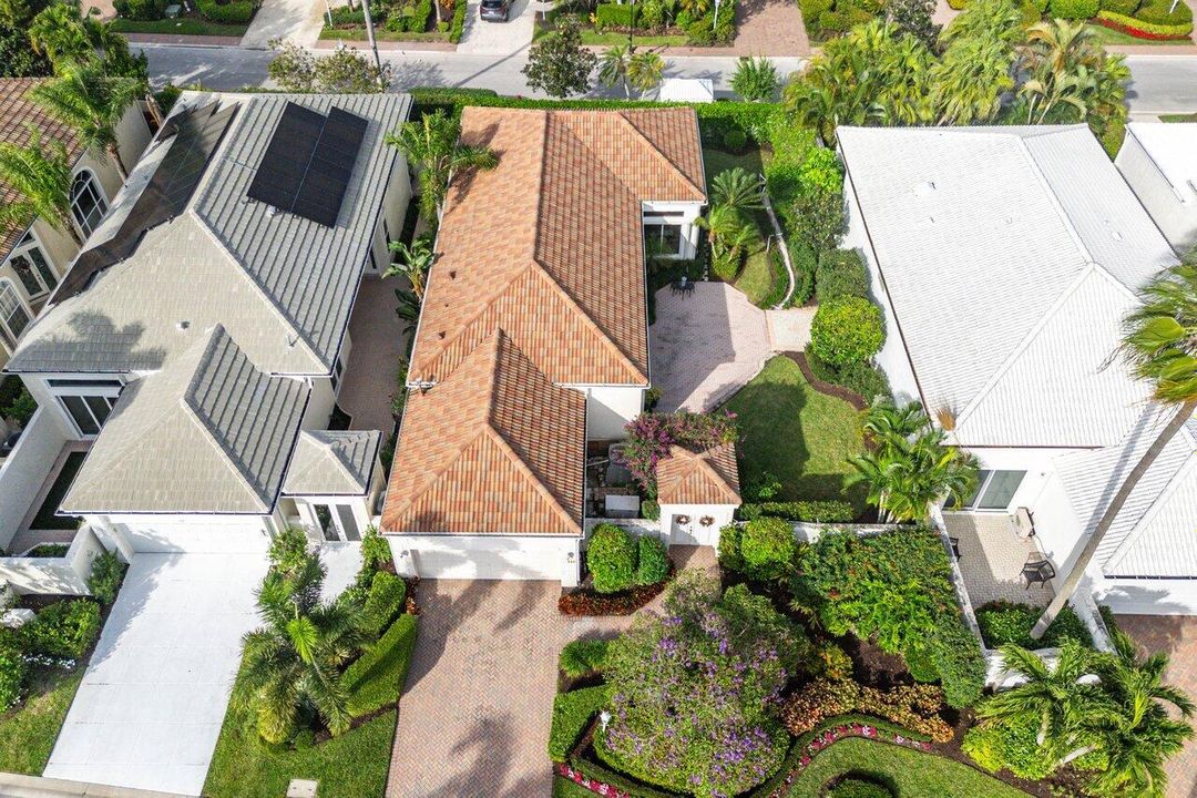 For Sale: $799,000 (2 beds, 2 baths, 1752 Square Feet)