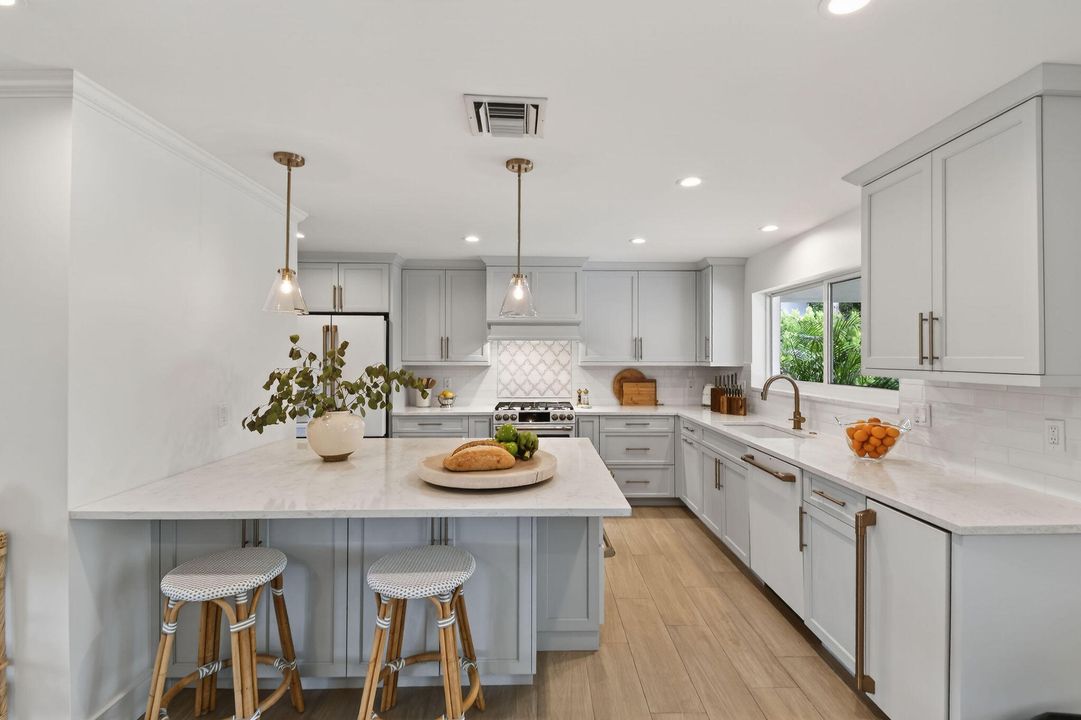 待售: $1,796,000 (3 贝兹, 2 浴室, 1941 平方英尺)