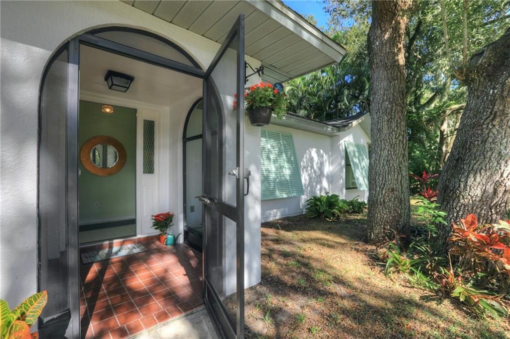 На продажу: $269,000 (2 спален, 2 ванн, 1146 Квадратных фут)