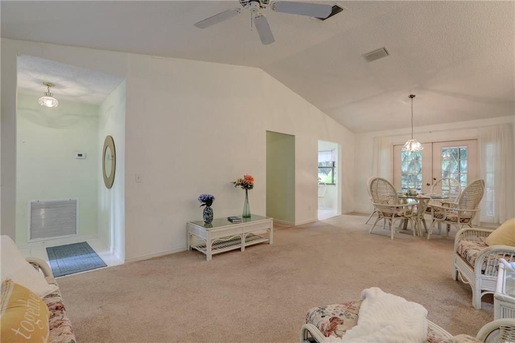 На продажу: $269,000 (2 спален, 2 ванн, 1146 Квадратных фут)