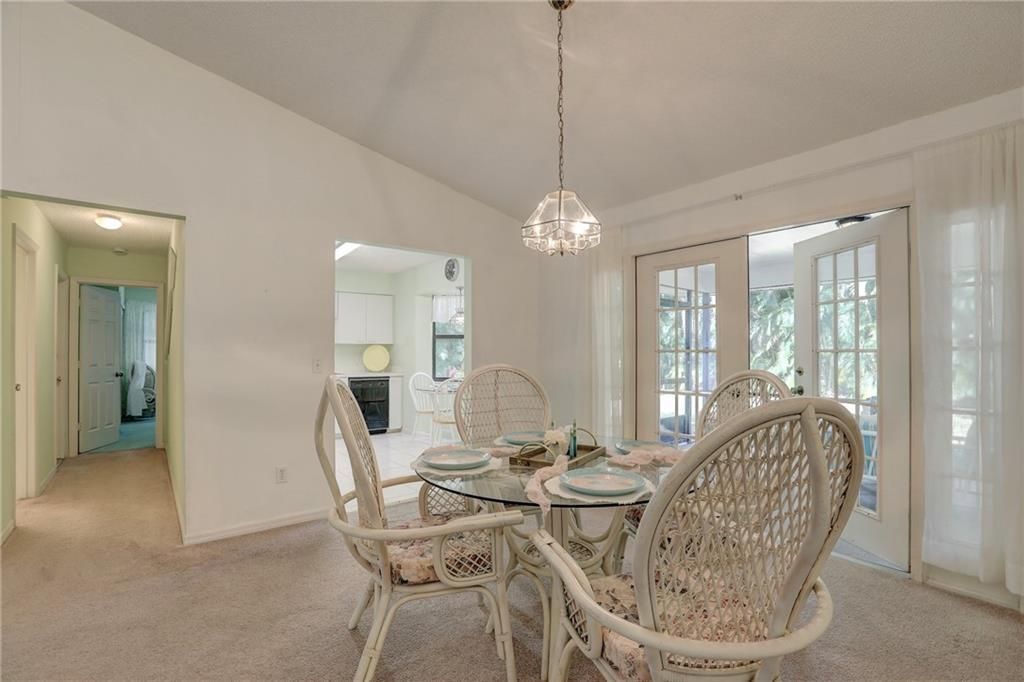 На продажу: $269,000 (2 спален, 2 ванн, 1146 Квадратных фут)