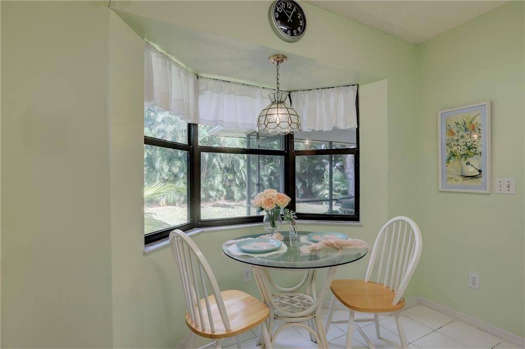 На продажу: $269,000 (2 спален, 2 ванн, 1146 Квадратных фут)