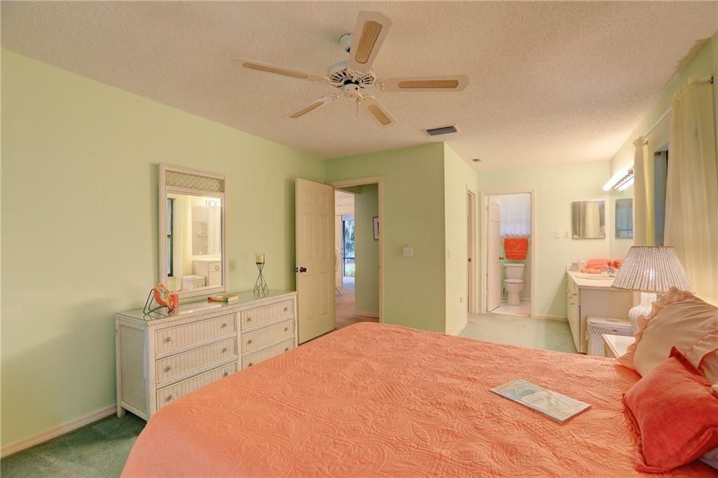 На продажу: $269,000 (2 спален, 2 ванн, 1146 Квадратных фут)