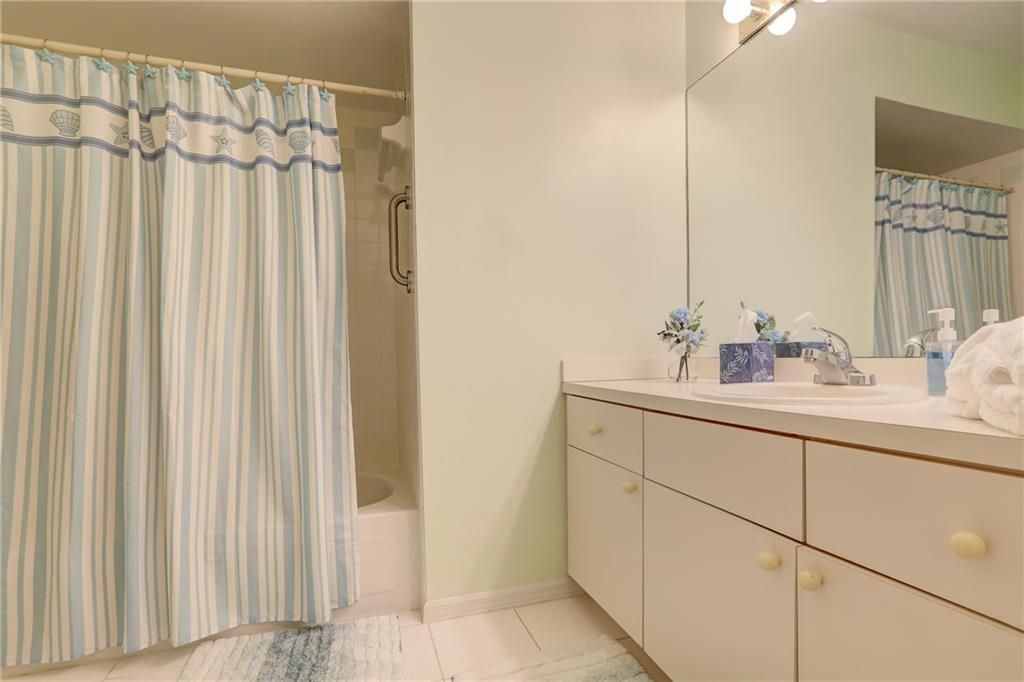 На продажу: $269,000 (2 спален, 2 ванн, 1146 Квадратных фут)