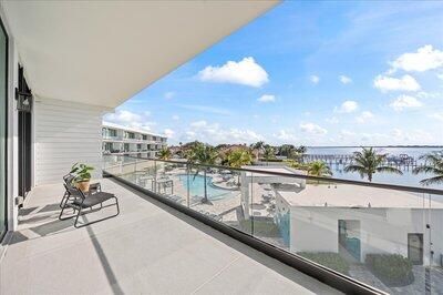 На продажу: $899,999 (3 спален, 3 ванн, 1917 Квадратных фут)