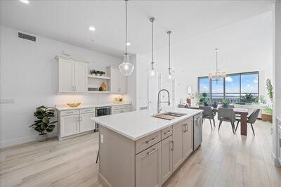 На продажу: $899,999 (3 спален, 3 ванн, 1917 Квадратных фут)