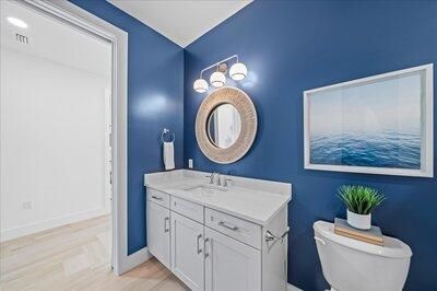 На продажу: $899,999 (3 спален, 3 ванн, 1917 Квадратных фут)