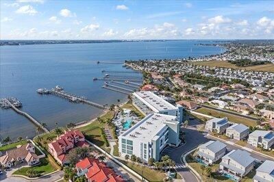 На продажу: $899,999 (3 спален, 3 ванн, 1917 Квадратных фут)