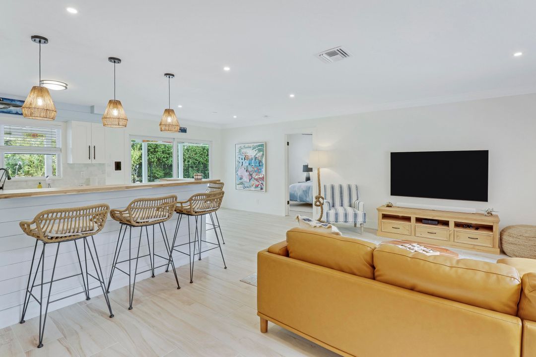 出租: $11,900 (4 贝兹, 2 浴室, 1649 平方英尺)