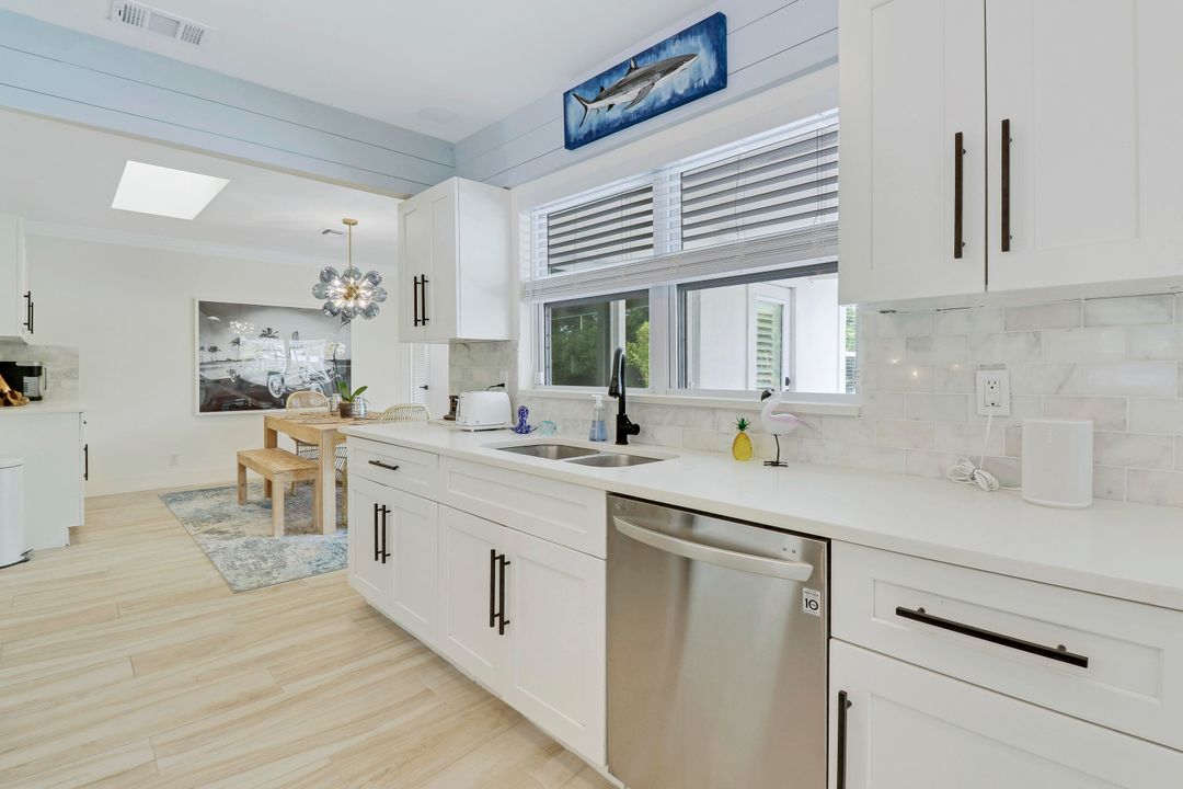 出租: $11,900 (4 贝兹, 2 浴室, 1649 平方英尺)