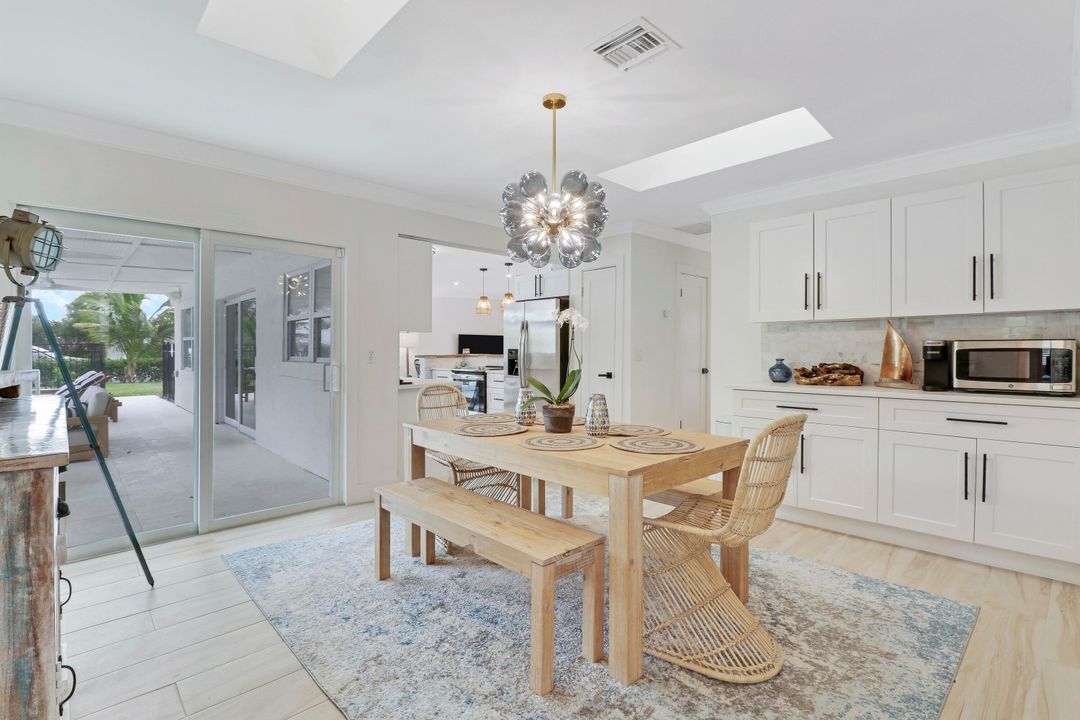 出租: $11,900 (4 贝兹, 2 浴室, 1649 平方英尺)