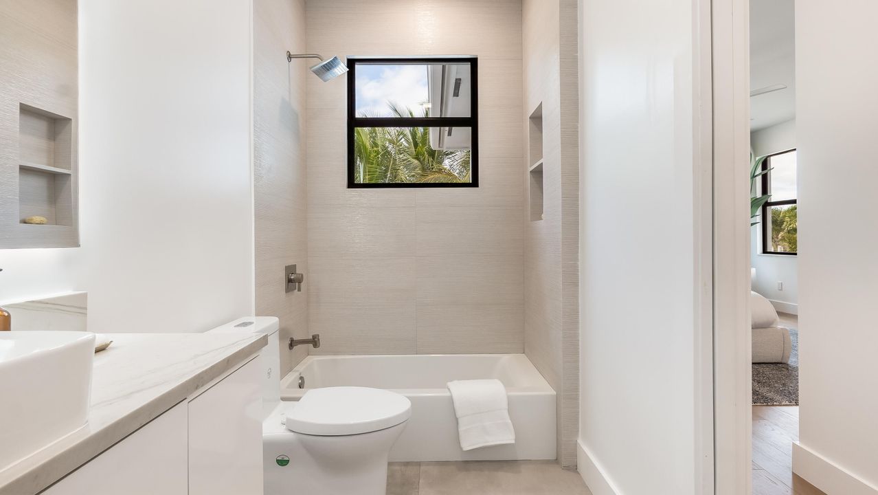 待售: $4,950,000 (6 贝兹, 7 浴室, 5475 平方英尺)