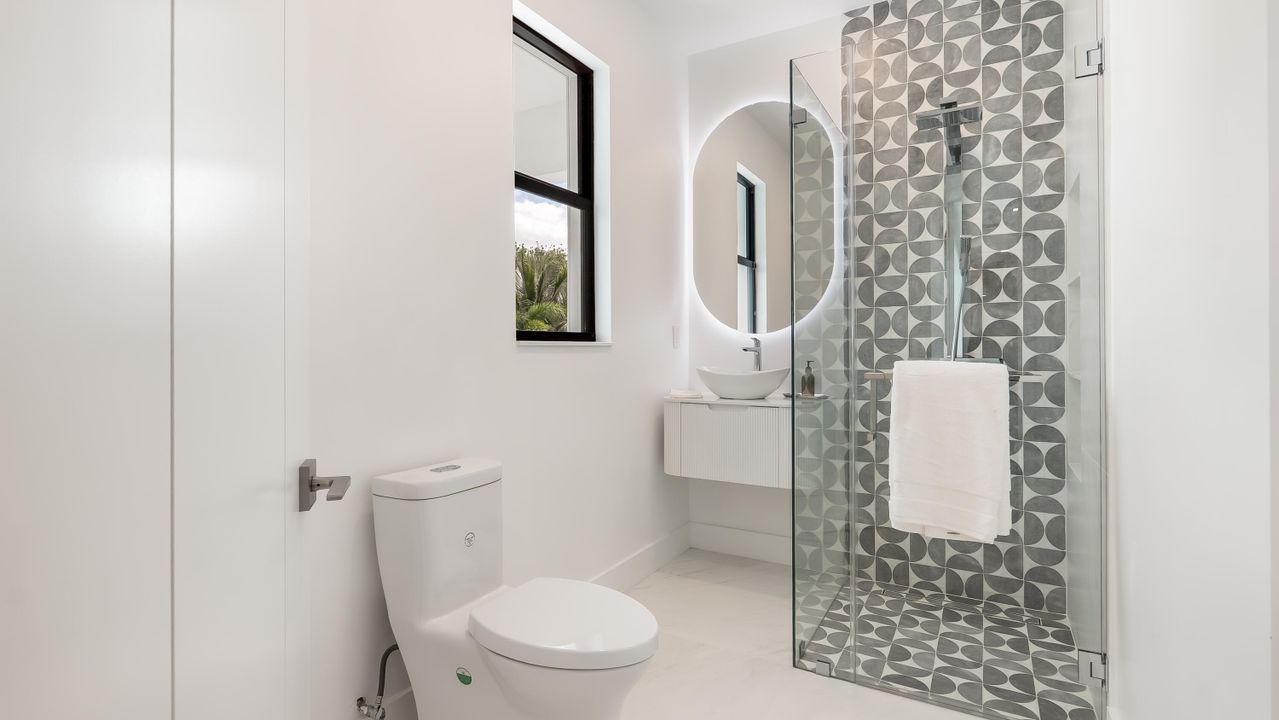 待售: $4,950,000 (6 贝兹, 7 浴室, 5475 平方英尺)