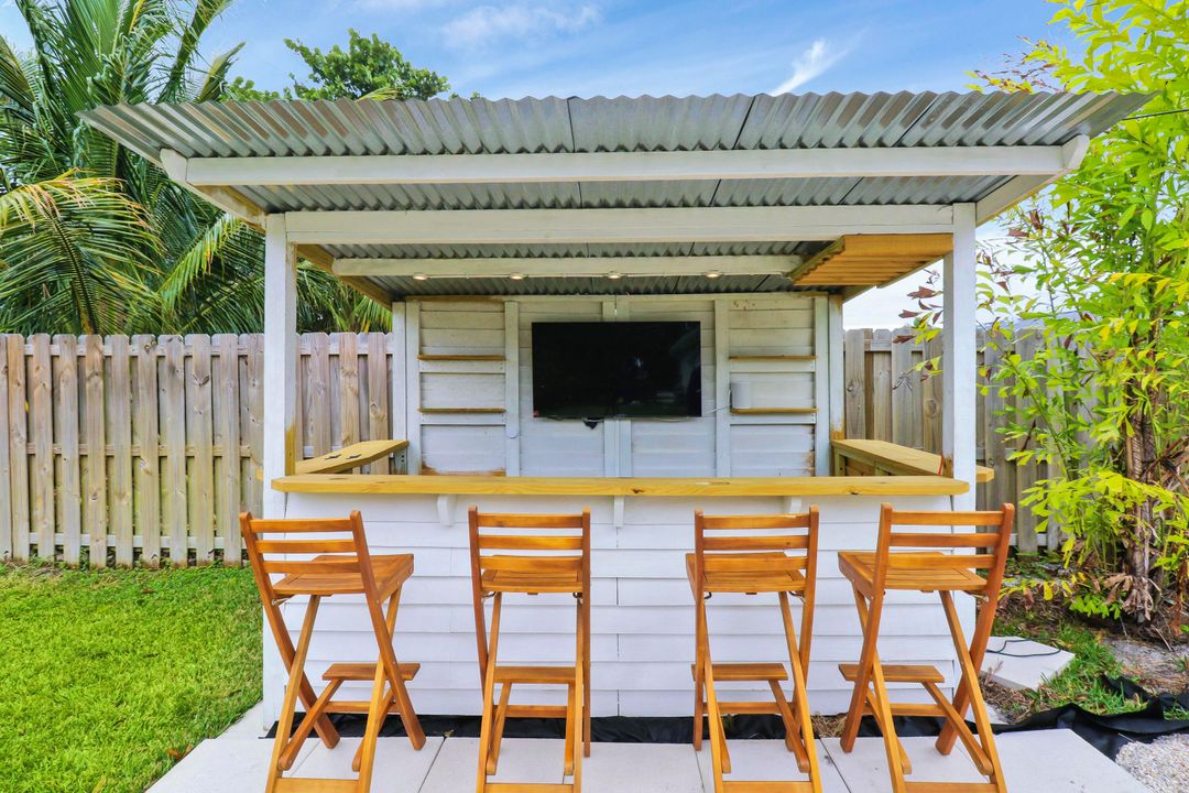 出租: $11,900 (4 贝兹, 2 浴室, 1649 平方英尺)