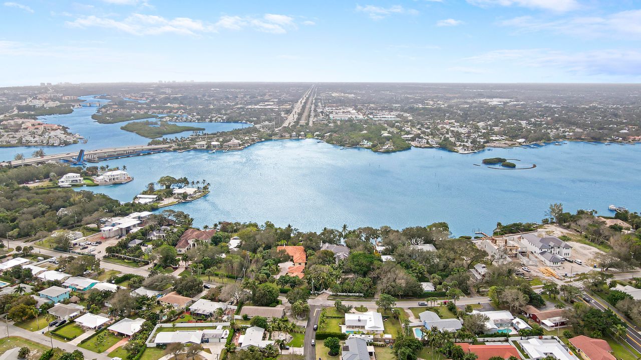 出租: $11,900 (4 贝兹, 2 浴室, 1649 平方英尺)