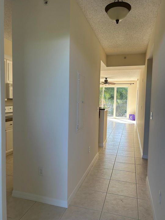 For Rent: $2,400 (2 beds, 2 baths, 1081 Square Feet)