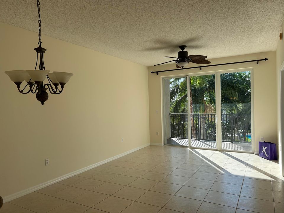 For Rent: $2,400 (2 beds, 2 baths, 1081 Square Feet)