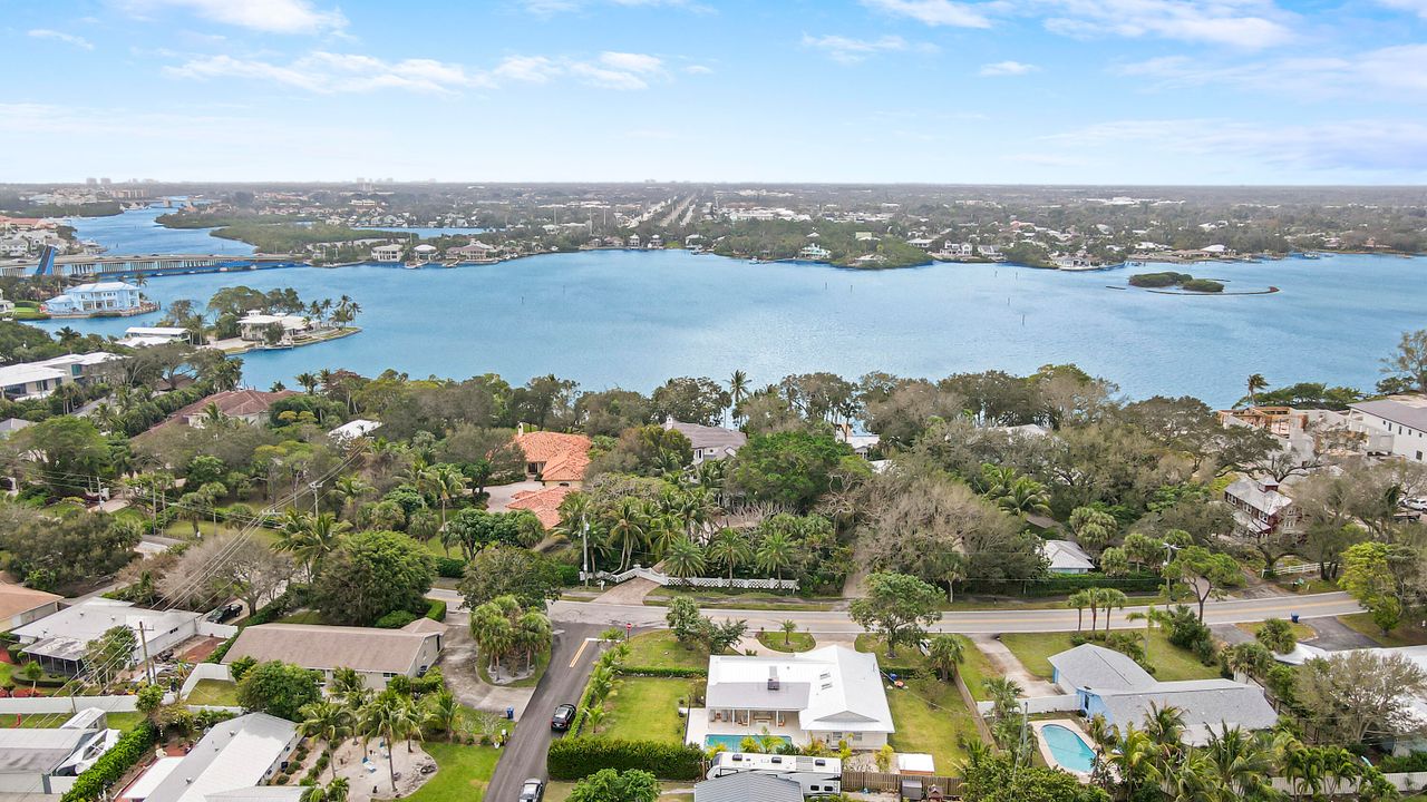 出租: $11,900 (4 贝兹, 2 浴室, 1649 平方英尺)