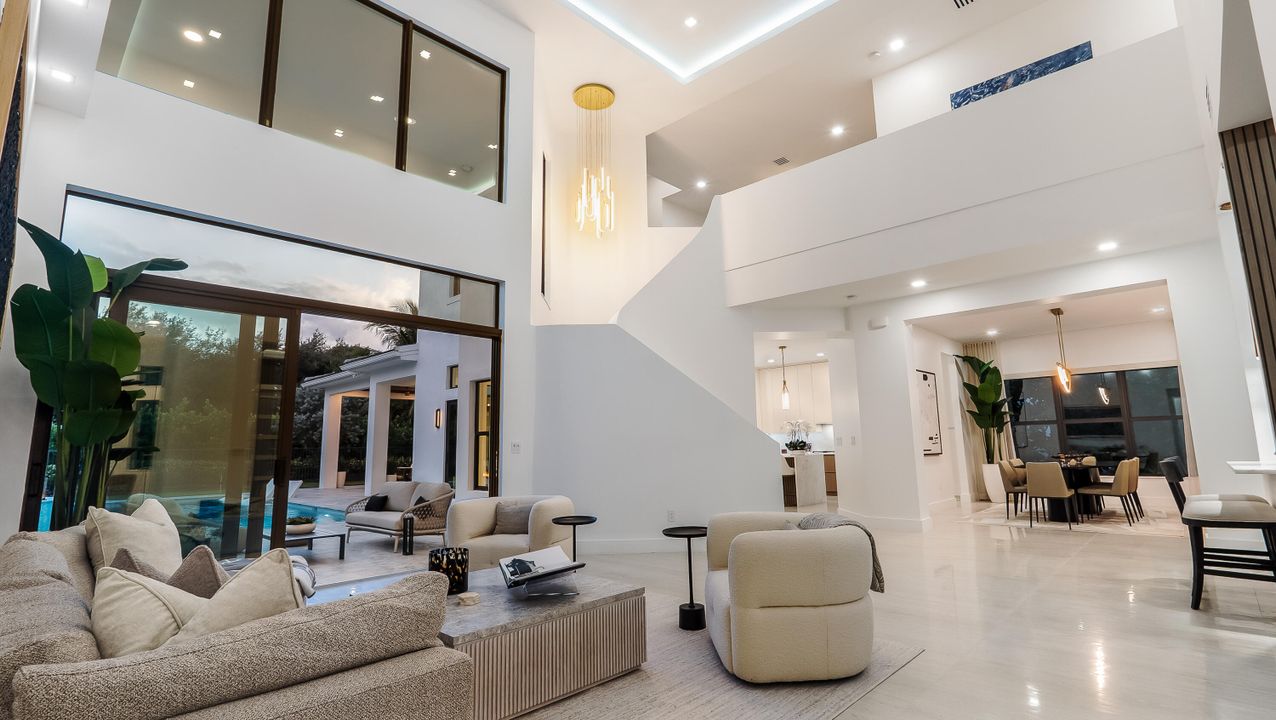 For Rent: $40,000 (6 beds, 7 baths, 5521 Square Feet)