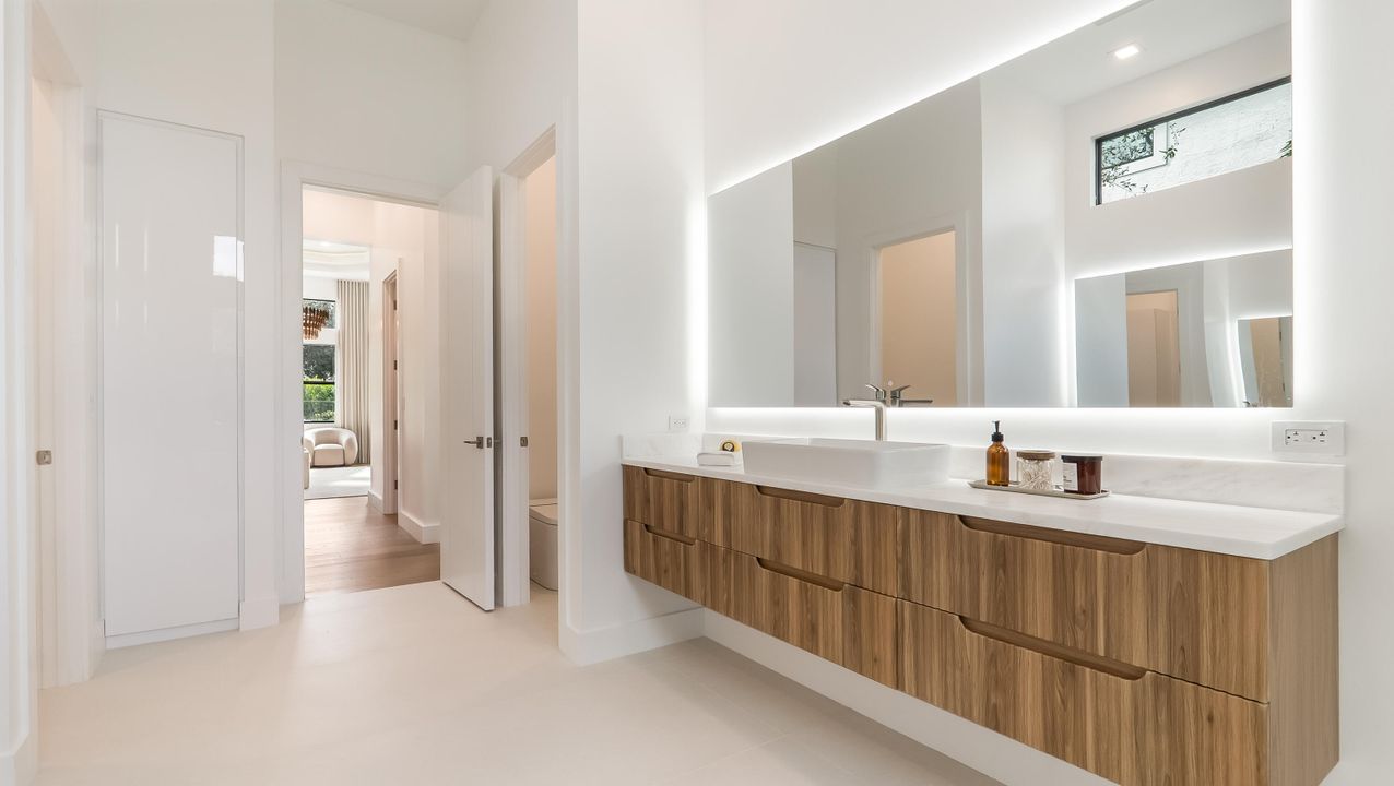 For Rent: $40,000 (6 beds, 7 baths, 5521 Square Feet)