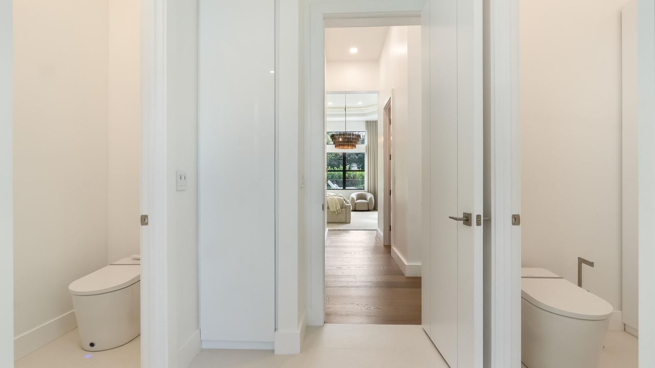 For Rent: $40,000 (6 beds, 7 baths, 5521 Square Feet)