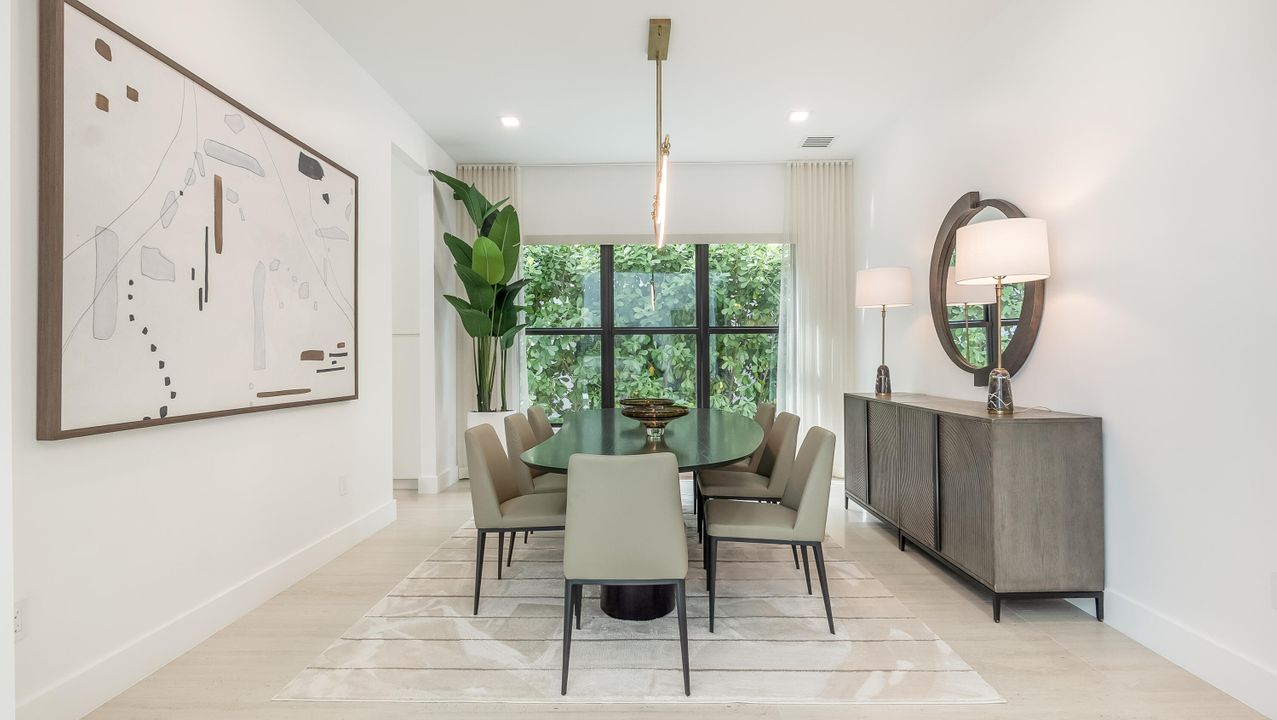 For Rent: $40,000 (6 beds, 7 baths, 5521 Square Feet)