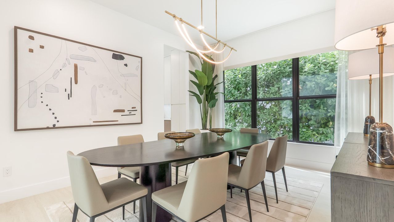 For Rent: $40,000 (6 beds, 7 baths, 5521 Square Feet)