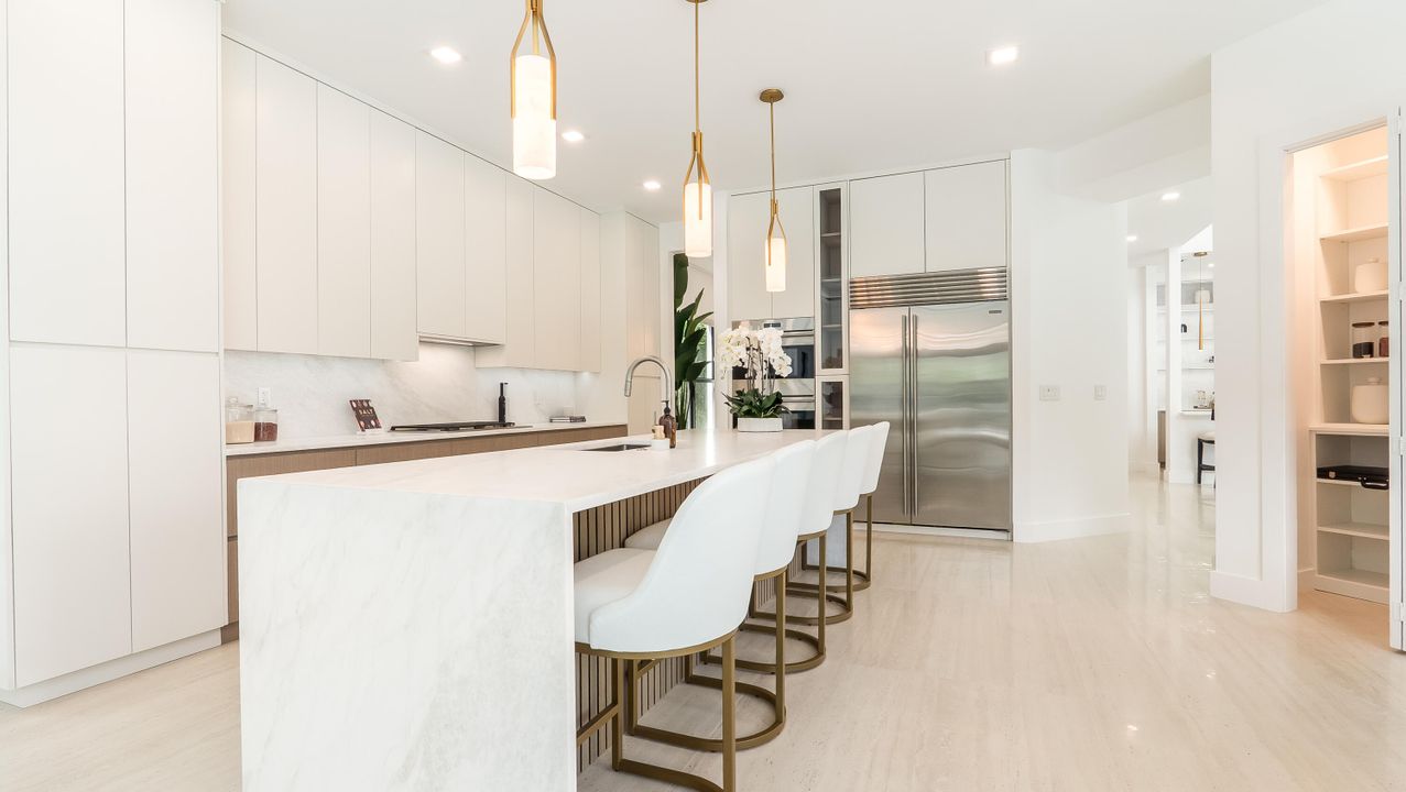 For Rent: $40,000 (6 beds, 7 baths, 5521 Square Feet)