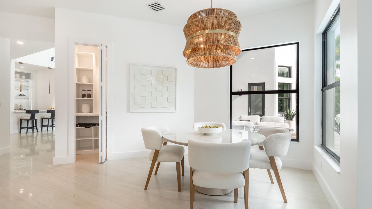 For Rent: $40,000 (6 beds, 7 baths, 5521 Square Feet)