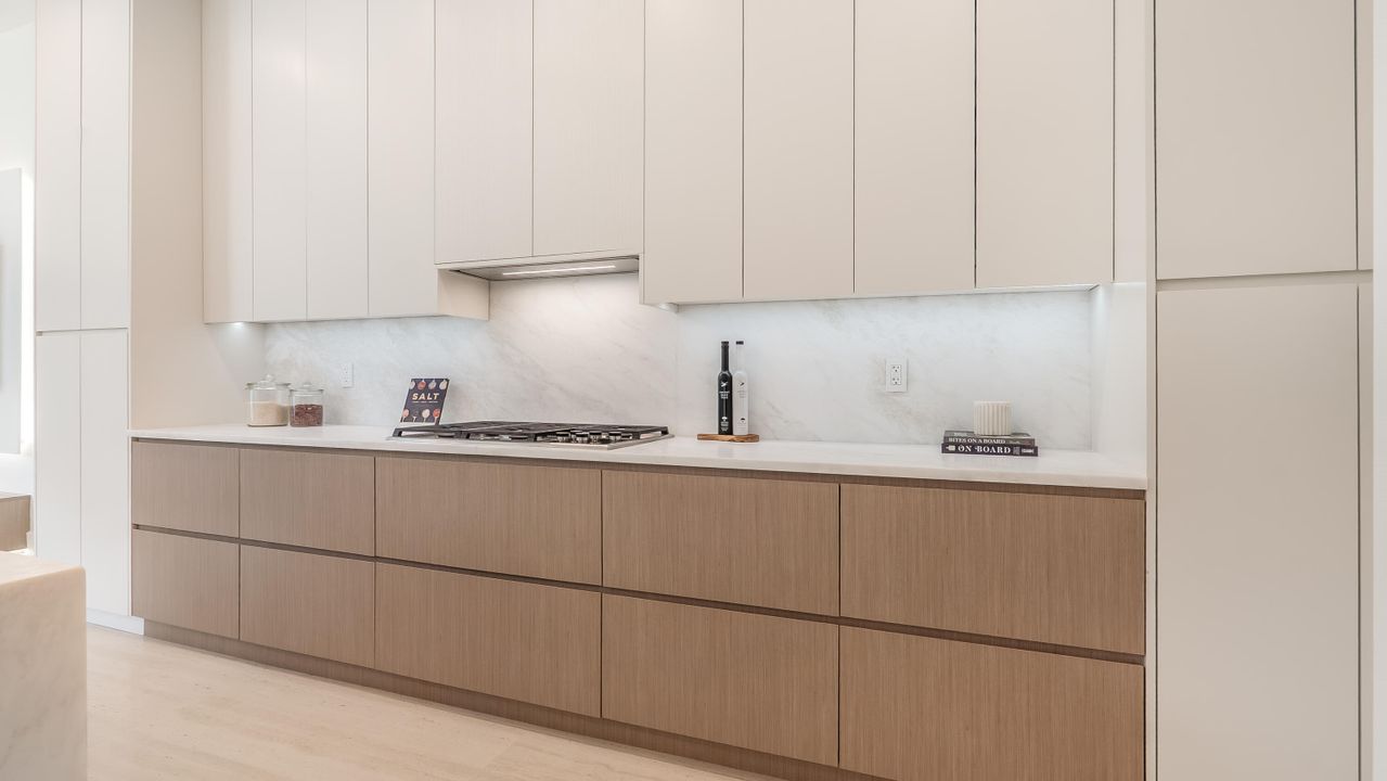 For Rent: $40,000 (6 beds, 7 baths, 5521 Square Feet)