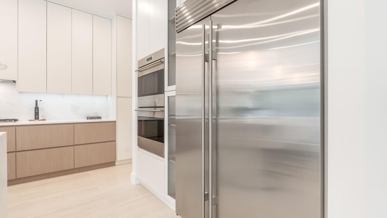 For Rent: $40,000 (6 beds, 7 baths, 5521 Square Feet)