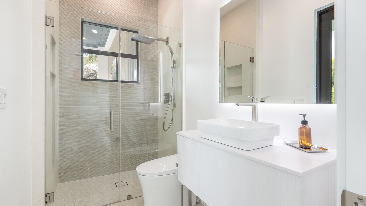 For Rent: $40,000 (6 beds, 7 baths, 5521 Square Feet)