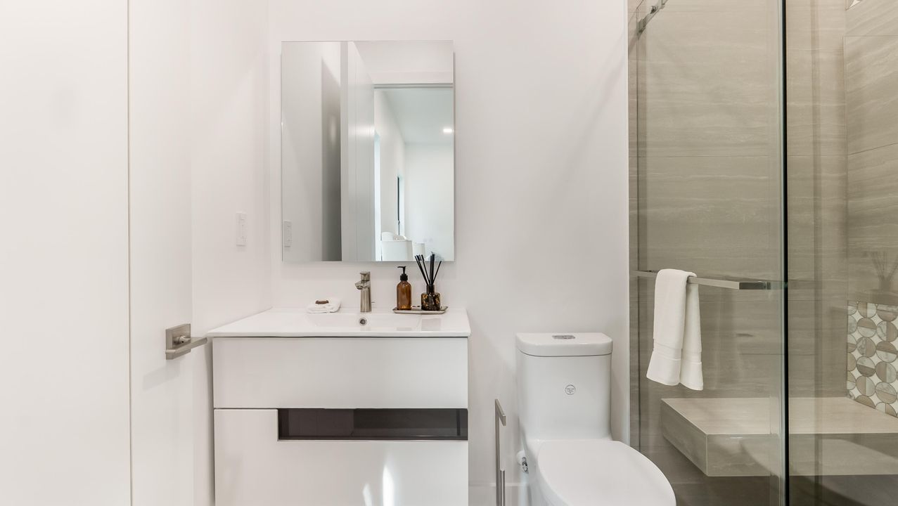 For Rent: $40,000 (6 beds, 7 baths, 5521 Square Feet)