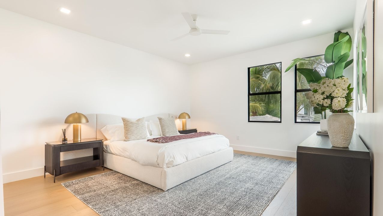 For Rent: $40,000 (6 beds, 7 baths, 5521 Square Feet)