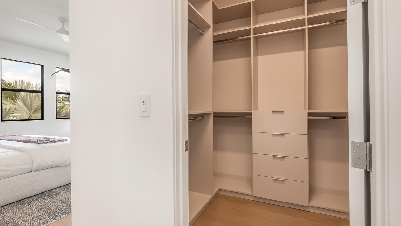 For Rent: $40,000 (6 beds, 7 baths, 5521 Square Feet)