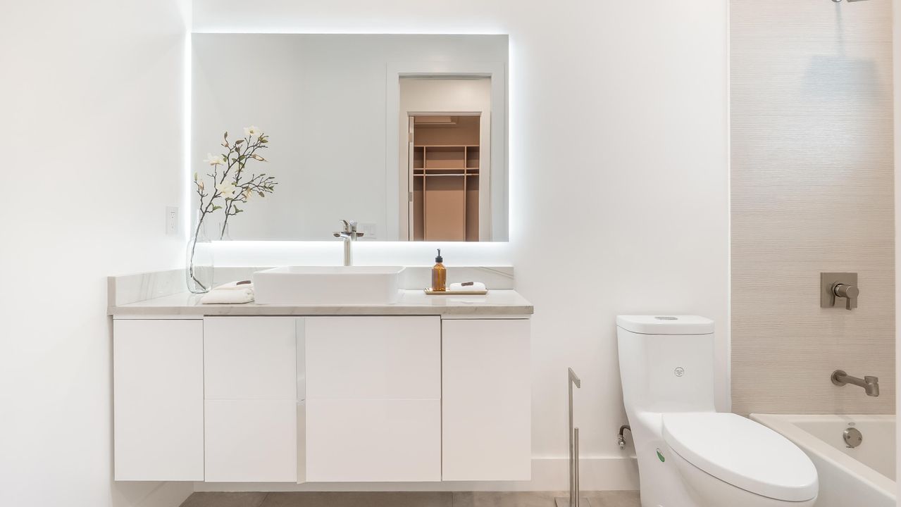 For Rent: $40,000 (6 beds, 7 baths, 5521 Square Feet)