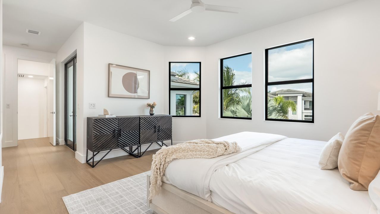 For Rent: $40,000 (6 beds, 7 baths, 5521 Square Feet)