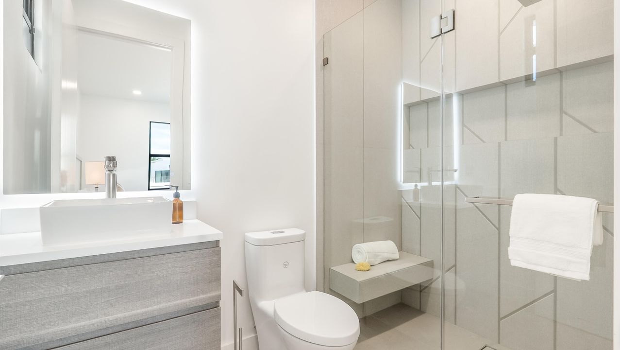 For Rent: $40,000 (6 beds, 7 baths, 5521 Square Feet)