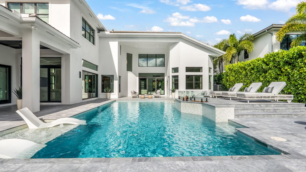 For Rent: $40,000 (6 beds, 7 baths, 5521 Square Feet)