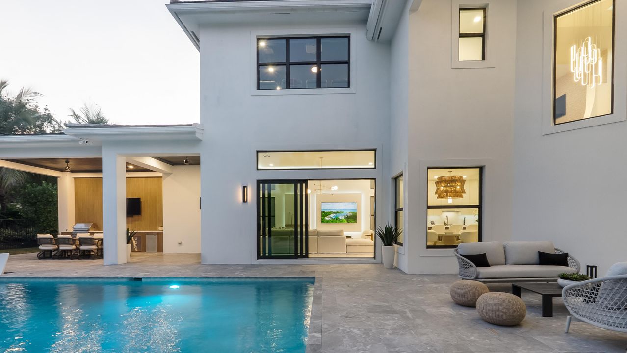 For Rent: $40,000 (6 beds, 7 baths, 5521 Square Feet)