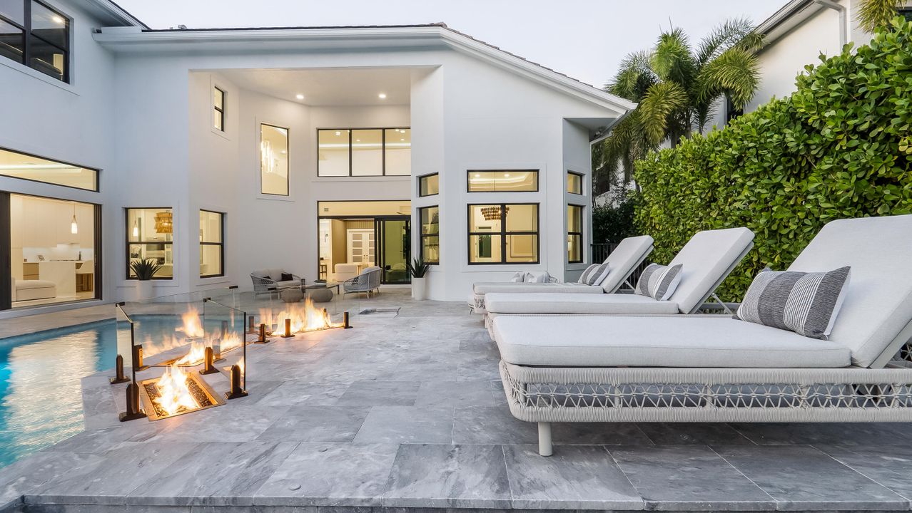 For Rent: $40,000 (6 beds, 7 baths, 5521 Square Feet)