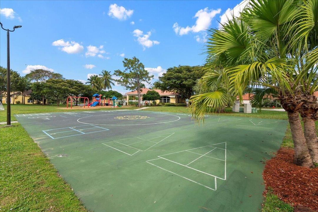 For Rent: $3,800 (4 beds, 2 baths, 1890 Square Feet)