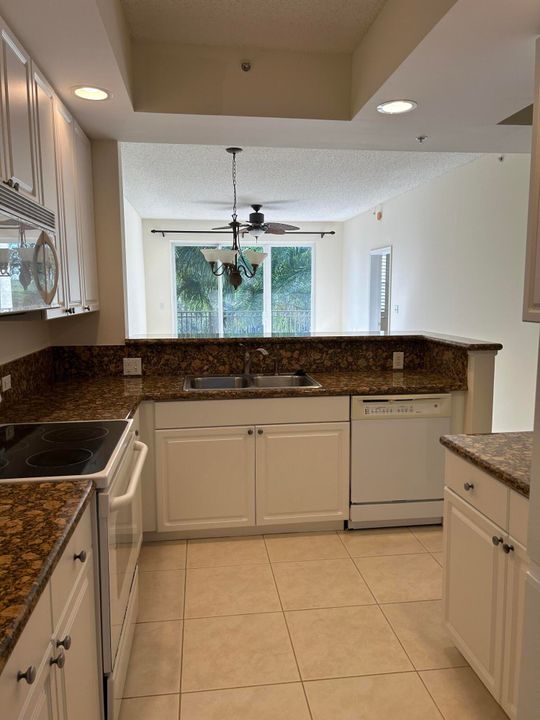 For Rent: $2,400 (2 beds, 2 baths, 1081 Square Feet)