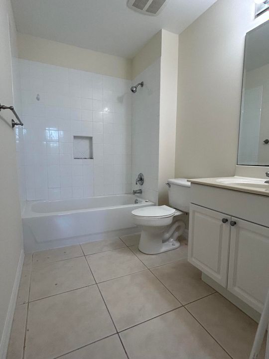 For Rent: $2,400 (2 beds, 2 baths, 1081 Square Feet)