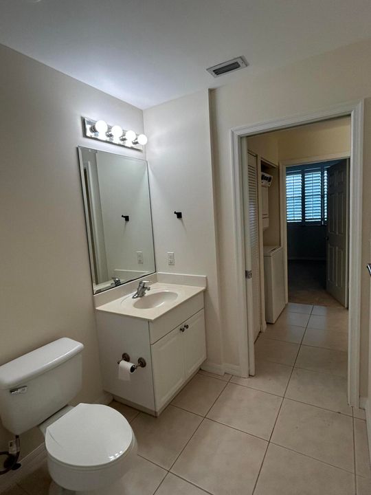 For Rent: $2,400 (2 beds, 2 baths, 1081 Square Feet)