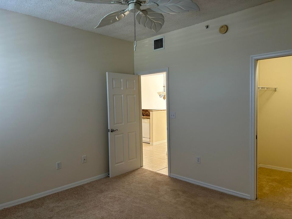 For Rent: $2,400 (2 beds, 2 baths, 1081 Square Feet)