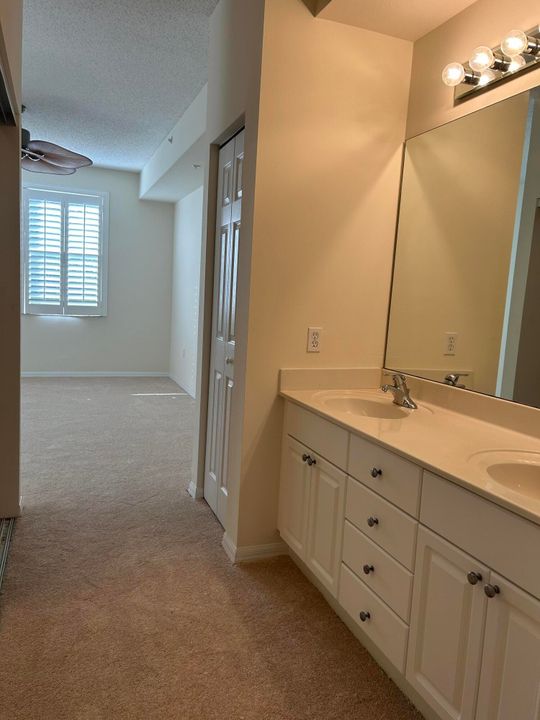 For Rent: $2,400 (2 beds, 2 baths, 1081 Square Feet)